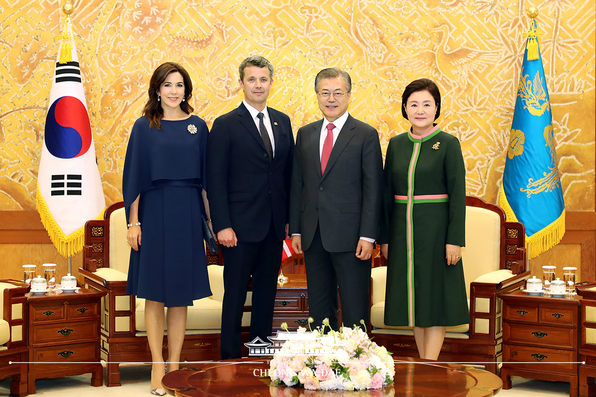 Meeting with HRH Crown Prince Frederik and HRH Crown Princess Mary of Denmark at Cheong Wa Dae 