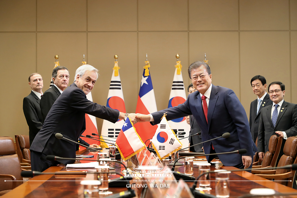 Korea-Chile summit at Cheong Wa Dae 