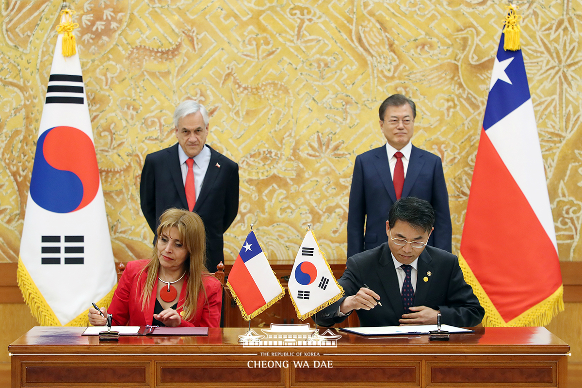 Attending a Korea-Chile agreement and MOU signing ceremony at Cheong Wa Dae 