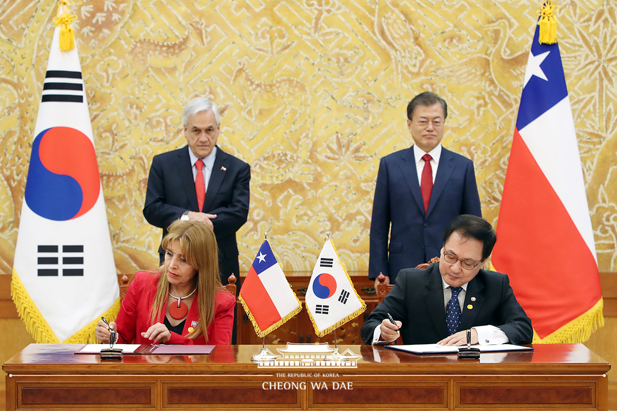 Attending a Korea-Chile agreement and MOU signing ceremony at Cheong Wa Dae 