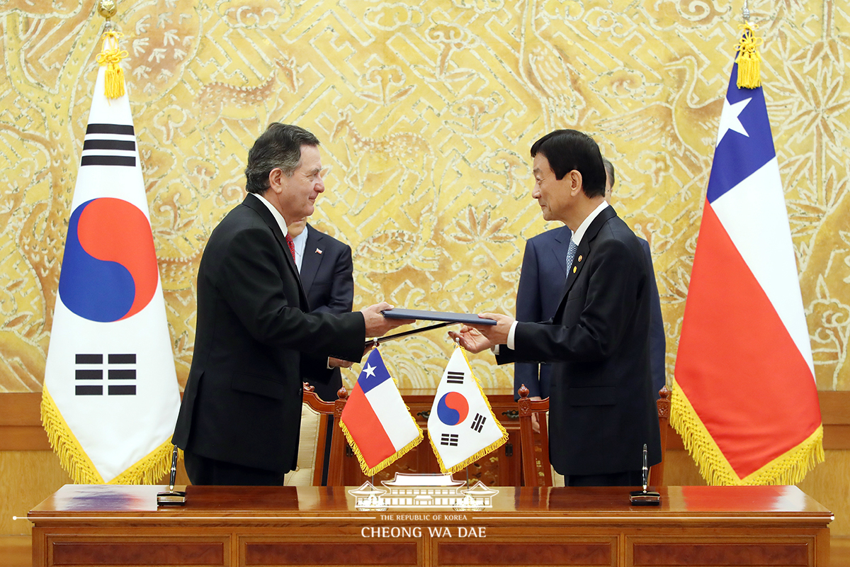 Attending a Korea-Chile agreement and MOU signing ceremony at Cheong Wa Dae 