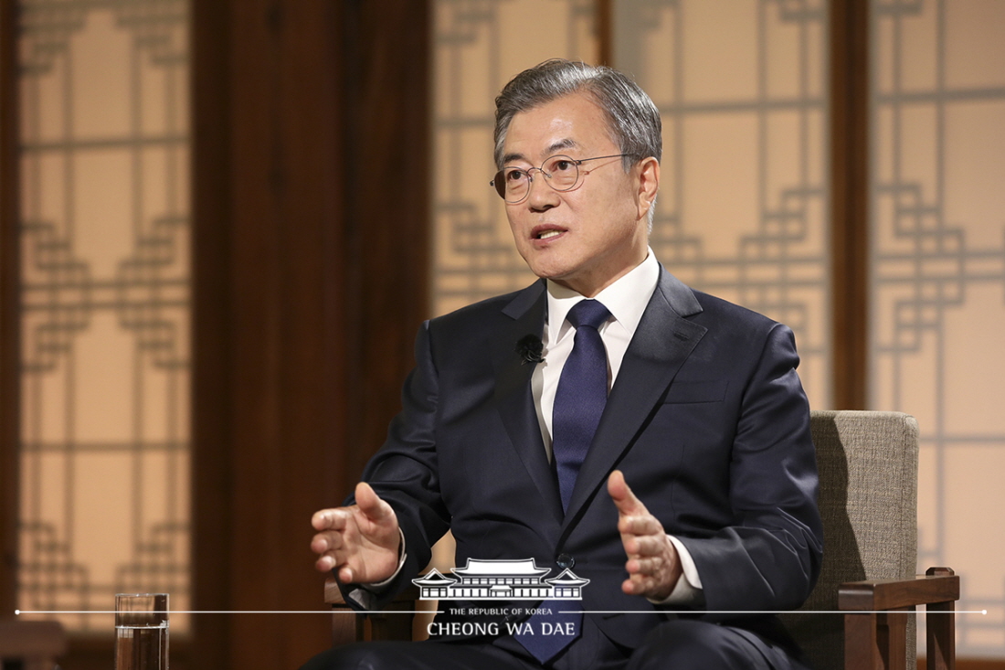 President Moon Jae-in on May 9 speaks in the live interview program "Special Talk with President Moon Jae-in Marking Two Years in Office" aired by KBS at the Cheong Wa Dae meeting room Sangchunjae.