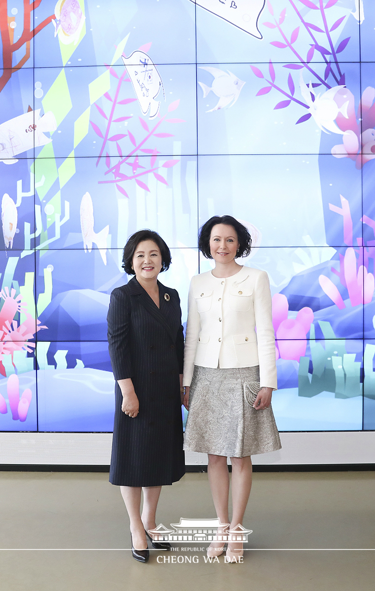 First Lady Kim Jung-sook visiting New Children's Hospital in Helsinki, Finland