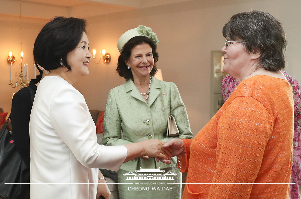 First Lady Kim Jung-sook visiting Silvia Home, a dementia center founded by Her Majesty Queen Silvia of Sweden 