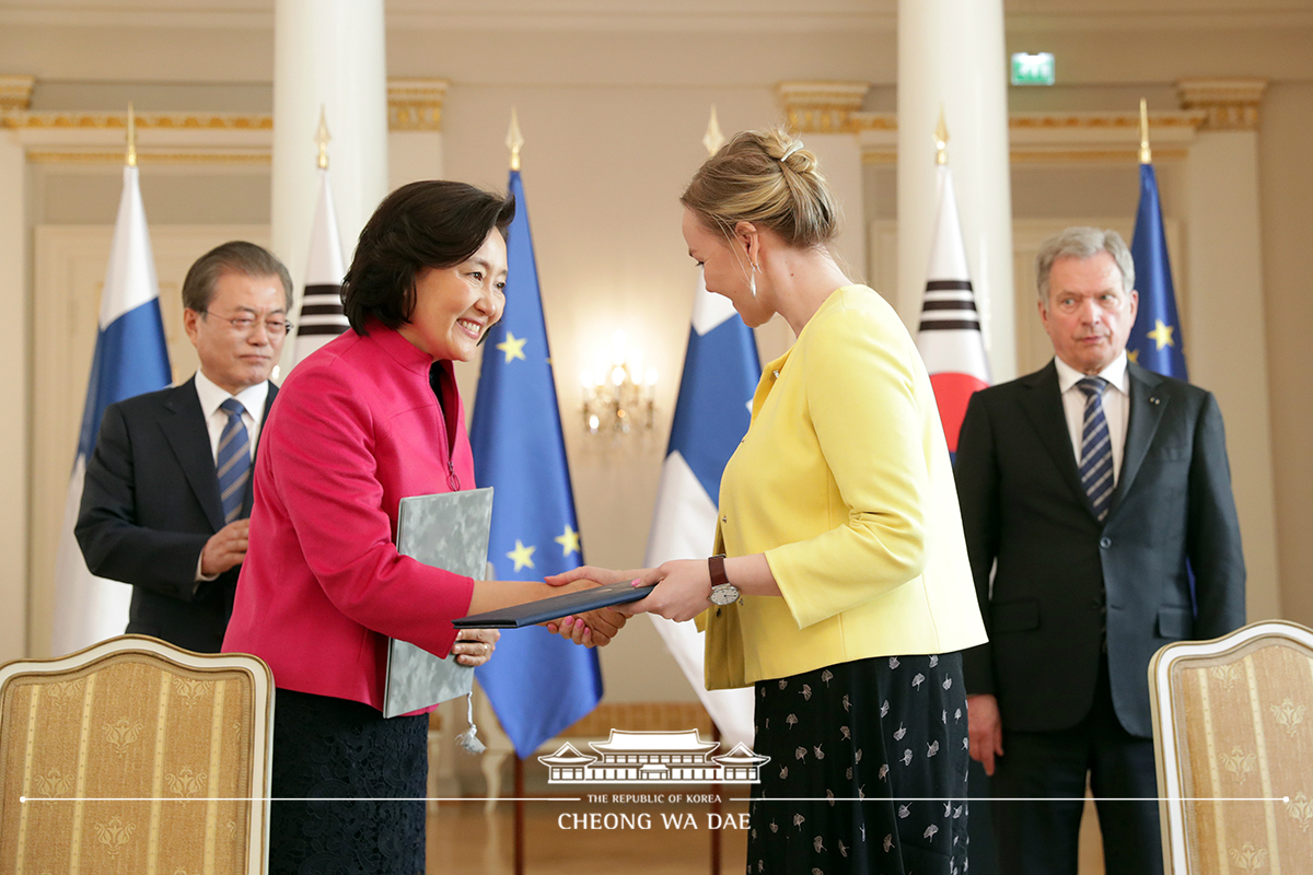 Korea-Finland MOU signing ceremony at the Presidential Palace in Helsinki