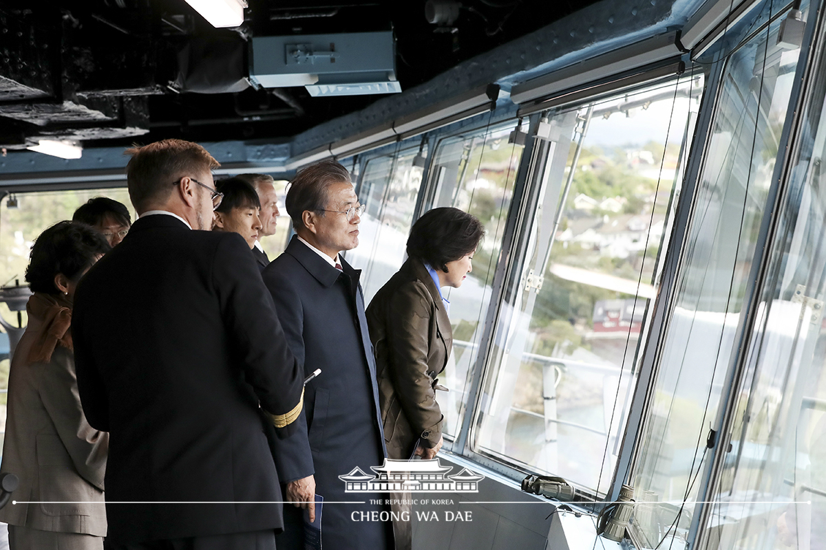 Boarding the Norwegian Navy's logistics and support vessel KNM Maud built by Korea’s Daewoo Shipbuilding and Marine Engineering 