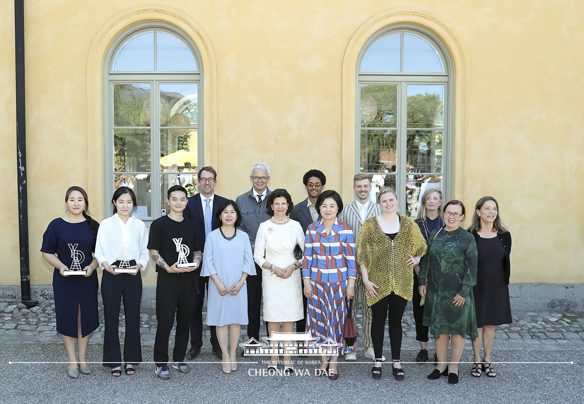 First Lady Kim Jung-sook visiting the Svensk Form (an institution to promote Swedish design) in Stockholm, Sweden 