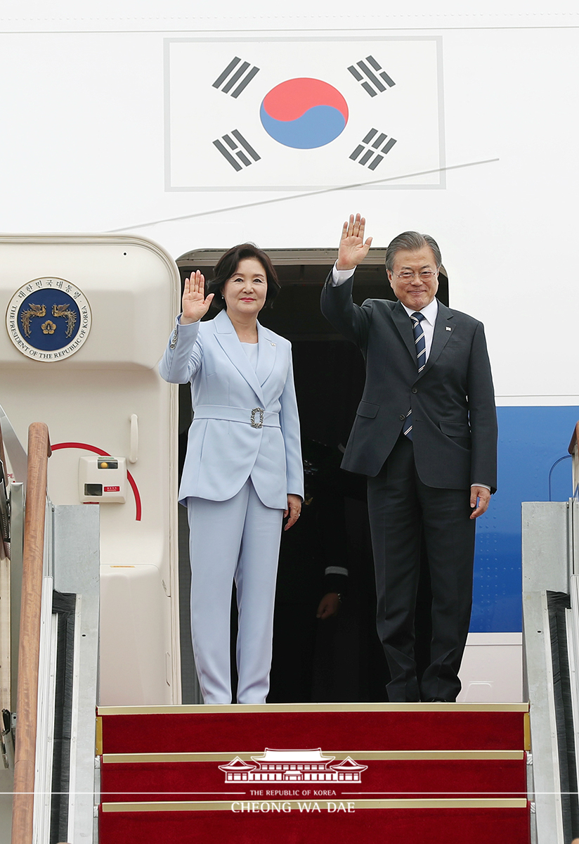 Departing from Seoul Air Base for state visits to Finland, Norway and Sweden