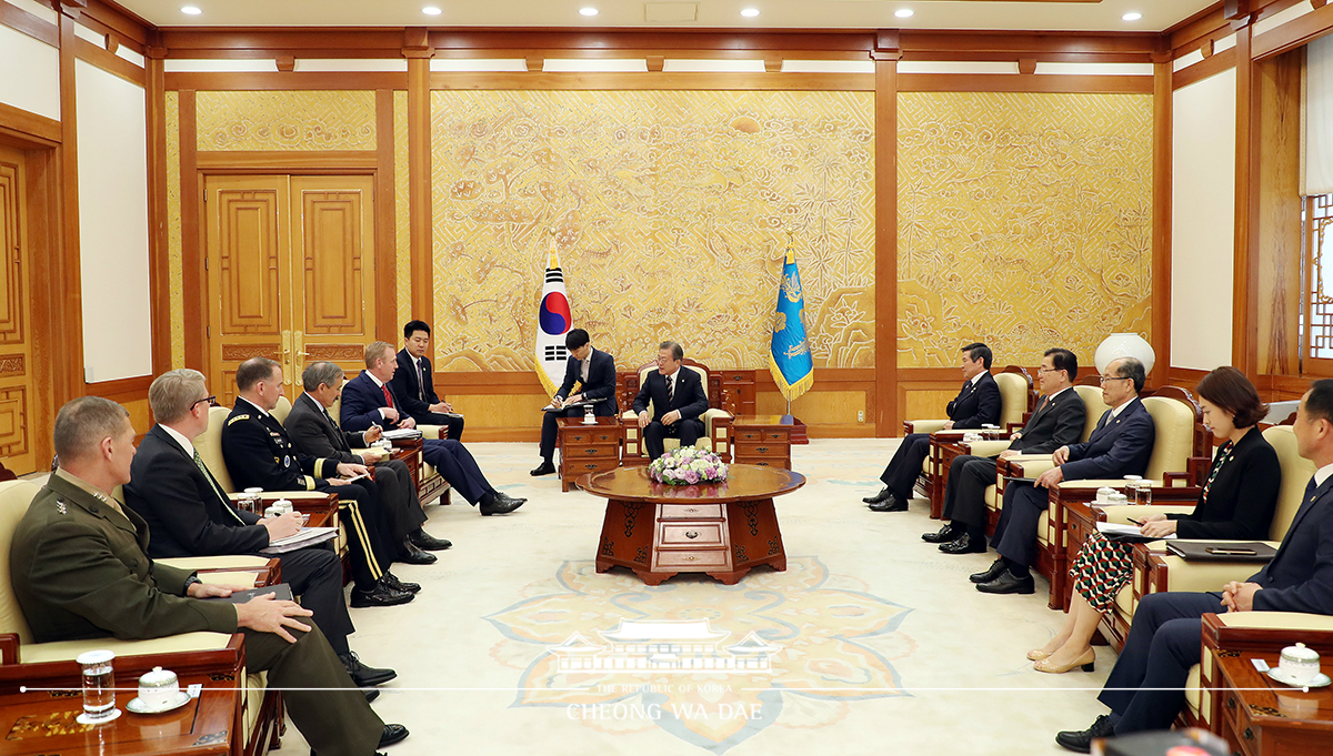 Meeting with acting U.S. Secretary of Defense Patrick Shanahan at Cheong Wa Dae