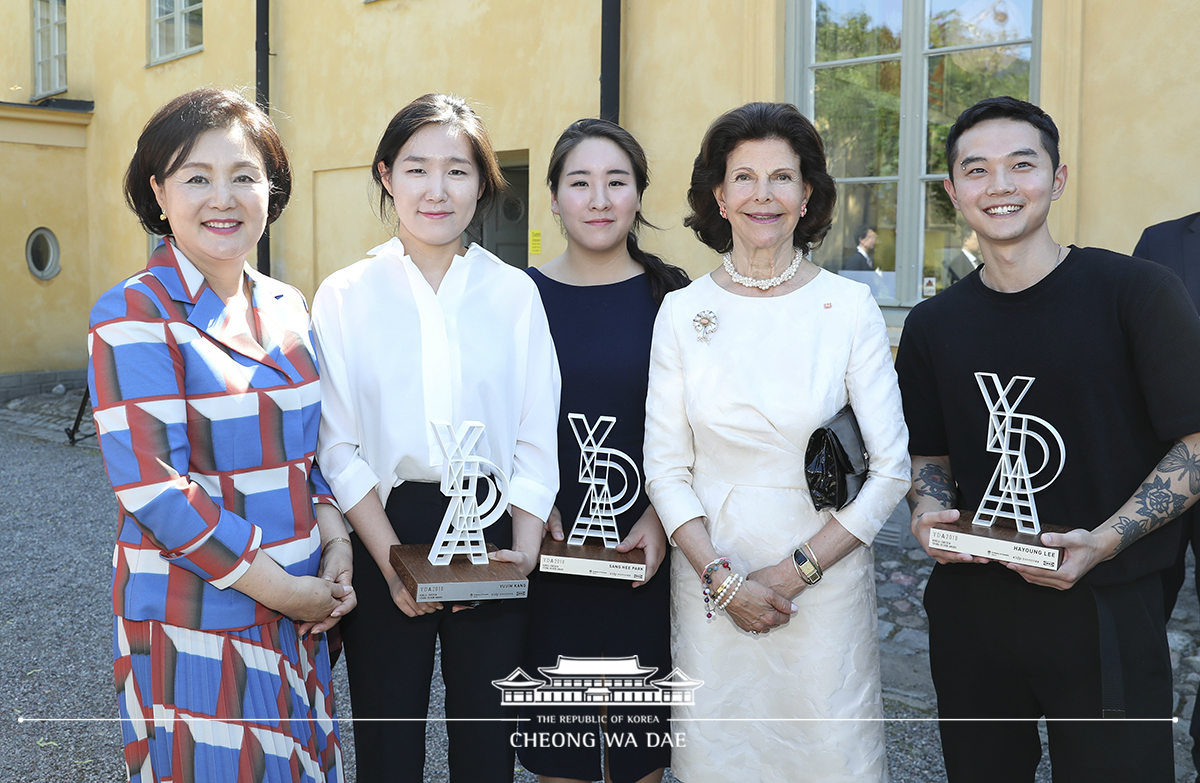 First Lady Kim Jung-sook visiting the Svensk Form (an institution to promote Swedish design) in Stockholm, Sweden 