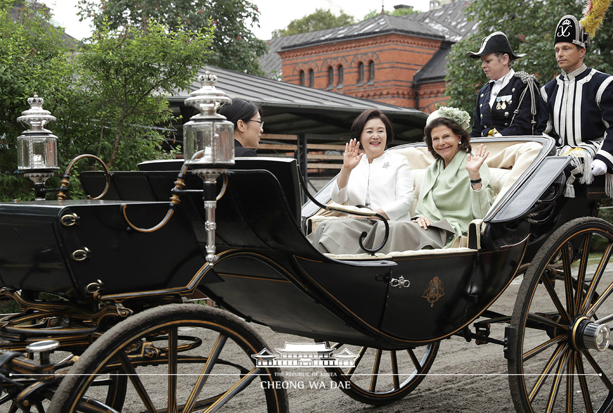 Taking a carriage ride to reach the Royal Palace for the official welcoming ceremony in Stockholm, Sweden