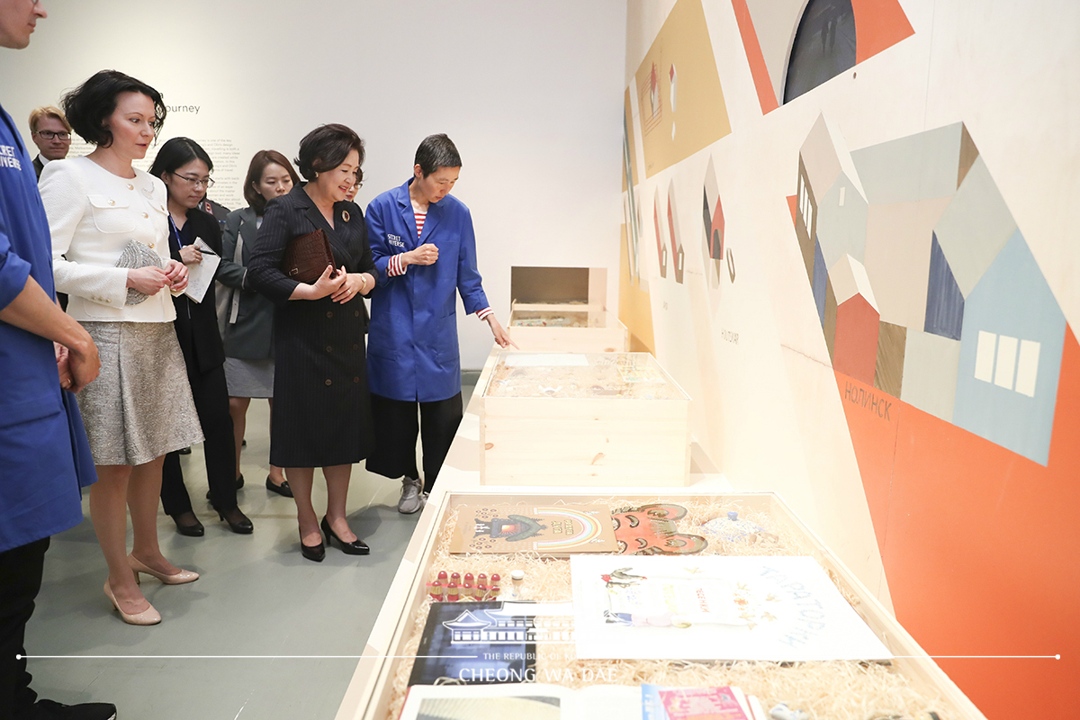 First Lady Kim Jung-sook visiting Design Museum in Helsinki, Finland