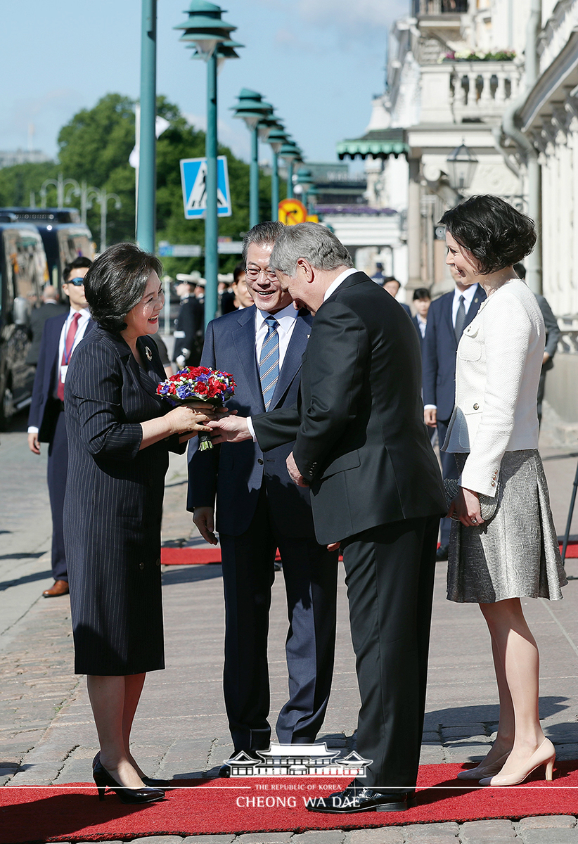 Attending the official welcoming ceremony during the state visit to Finland