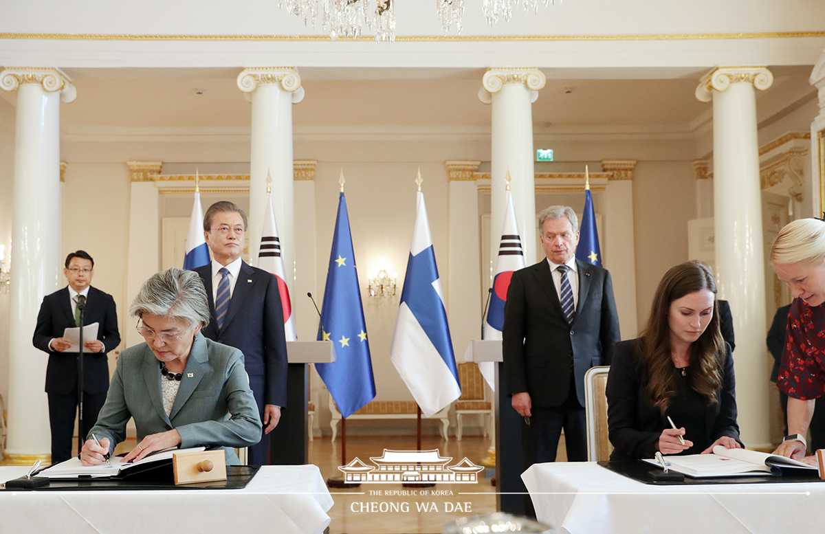 Korea-Finland MOU signing ceremony at the Presidential Palace in Helsinki