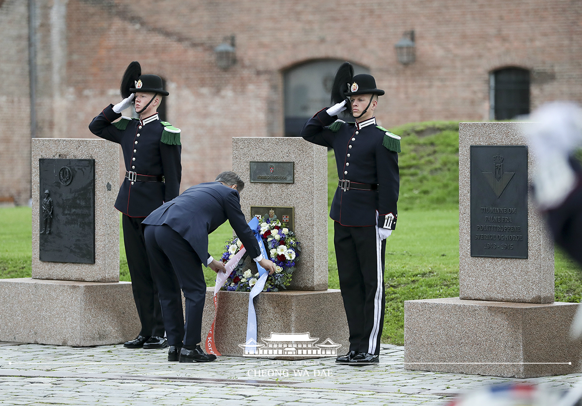 Laying a wreath at the Korean War veterans memorial at Akershus Fortress in Oslo, Norway