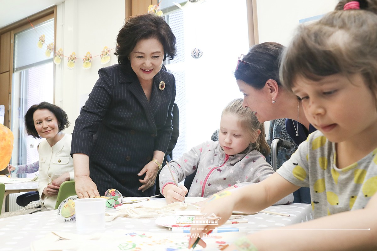 First Lady Kim Jung-sook visiting New Children's Hospital in Helsinki, Finland