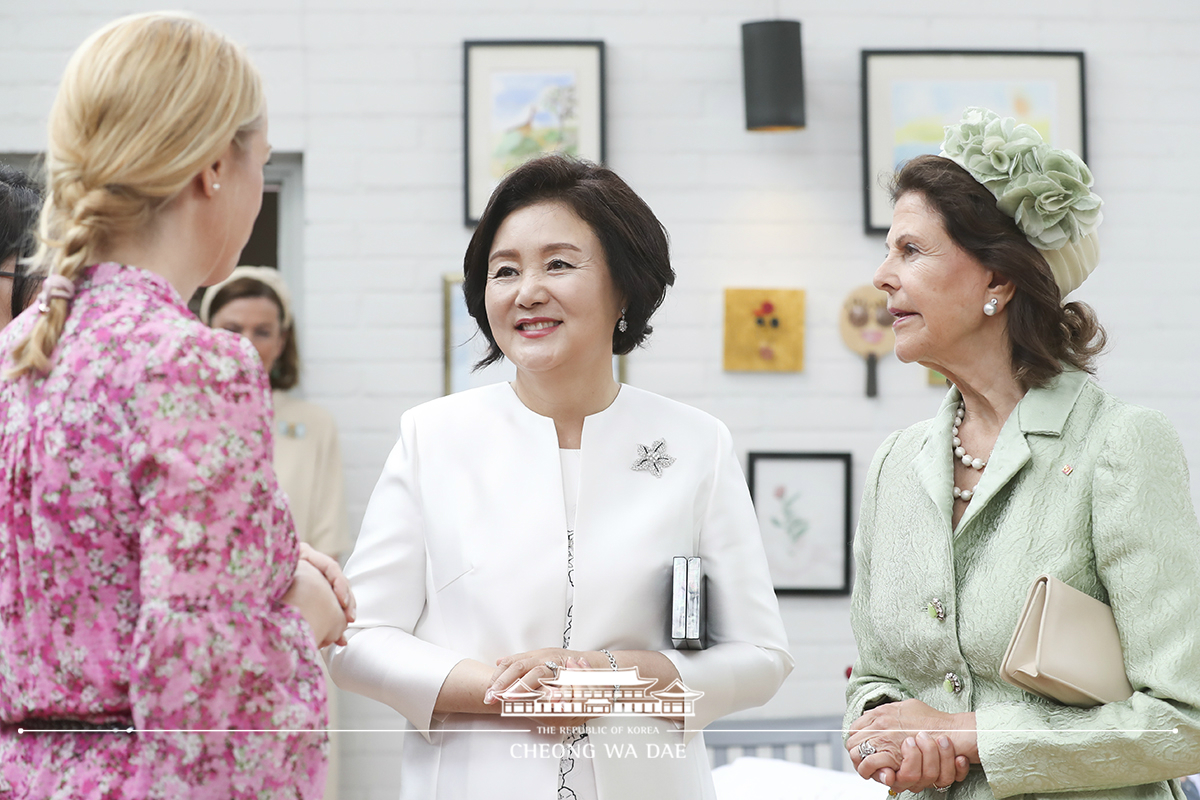 First Lady Kim Jung-sook visiting Silvia Home, a dementia center founded by Her Majesty Queen Silvia of Sweden 