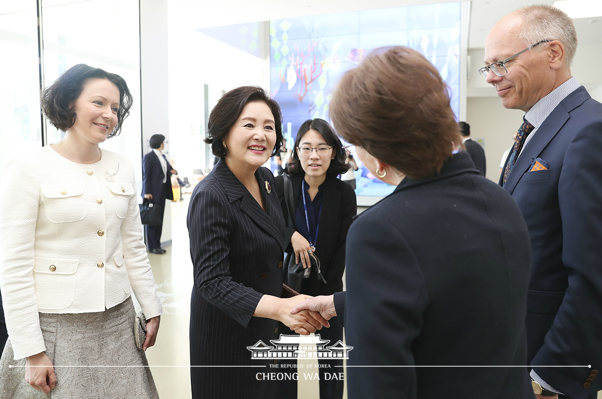 First Lady Kim Jung-sook visiting New Children's Hospital in Helsinki, Finland