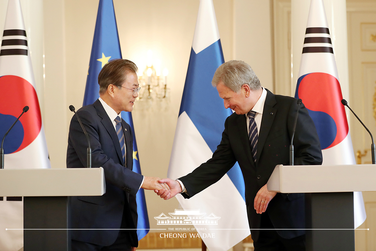 Joint press conference following the Korea-Finland summit at the Presidential Palace in Helsinki