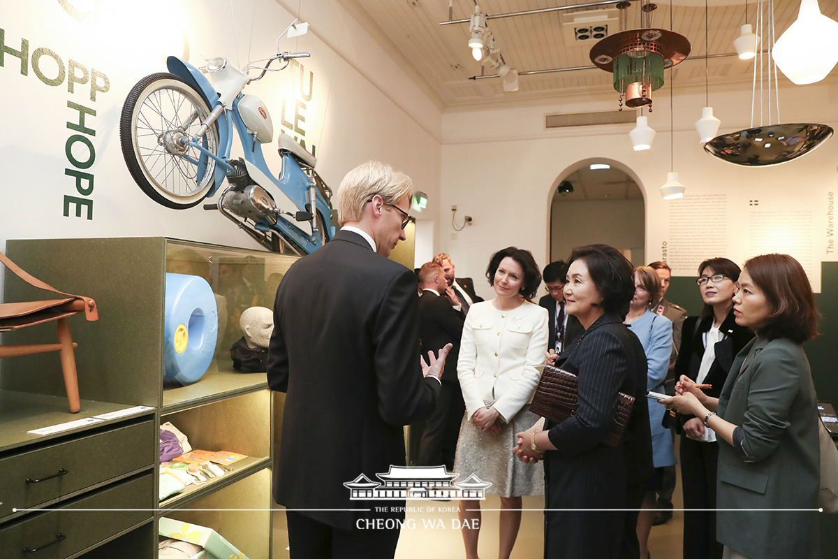 First Lady Kim Jung-sook visiting Design Museum in Helsinki, Finland