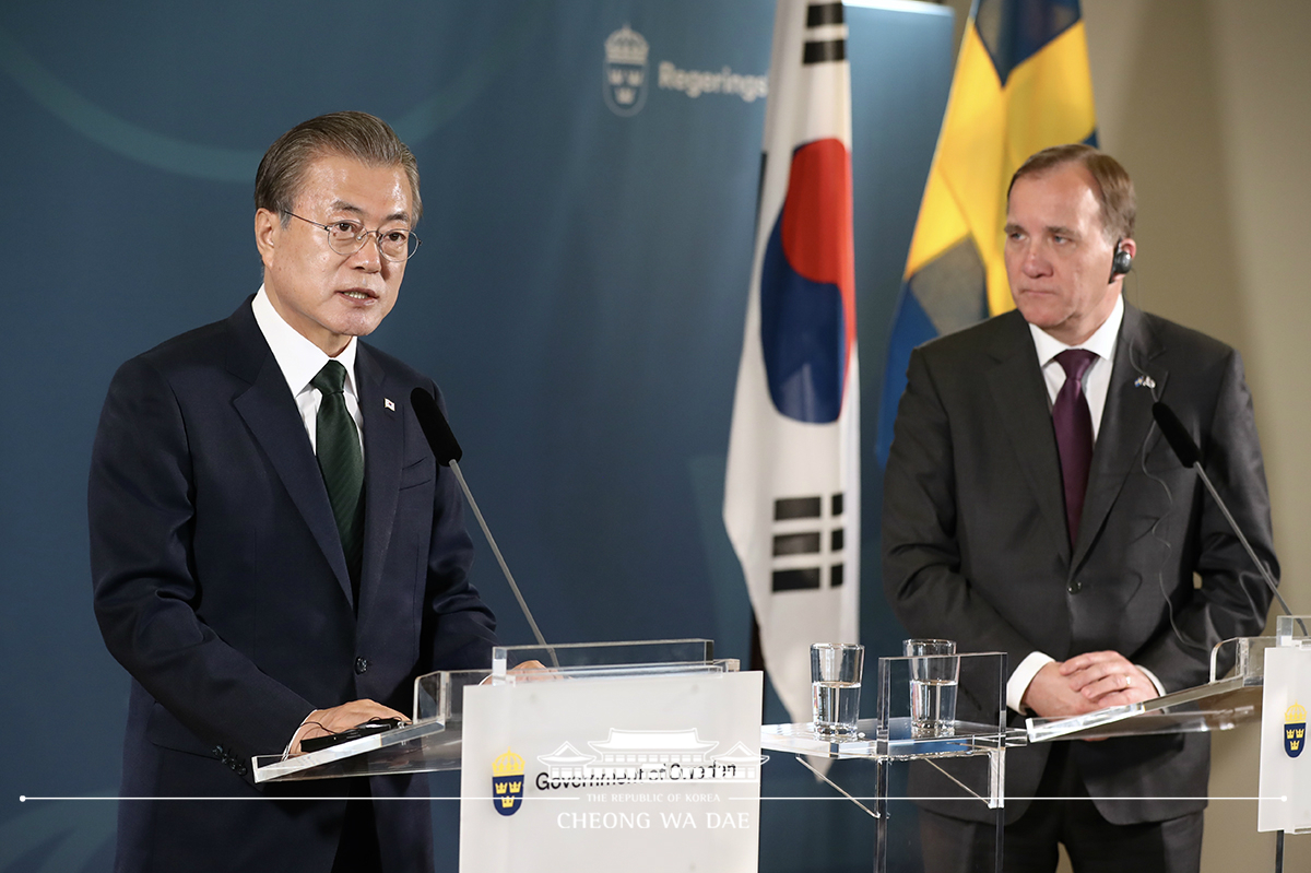 Attending the Korea-Sweden joint press conference at the Grand Hotel Saltsjöbaden near Stockholm 