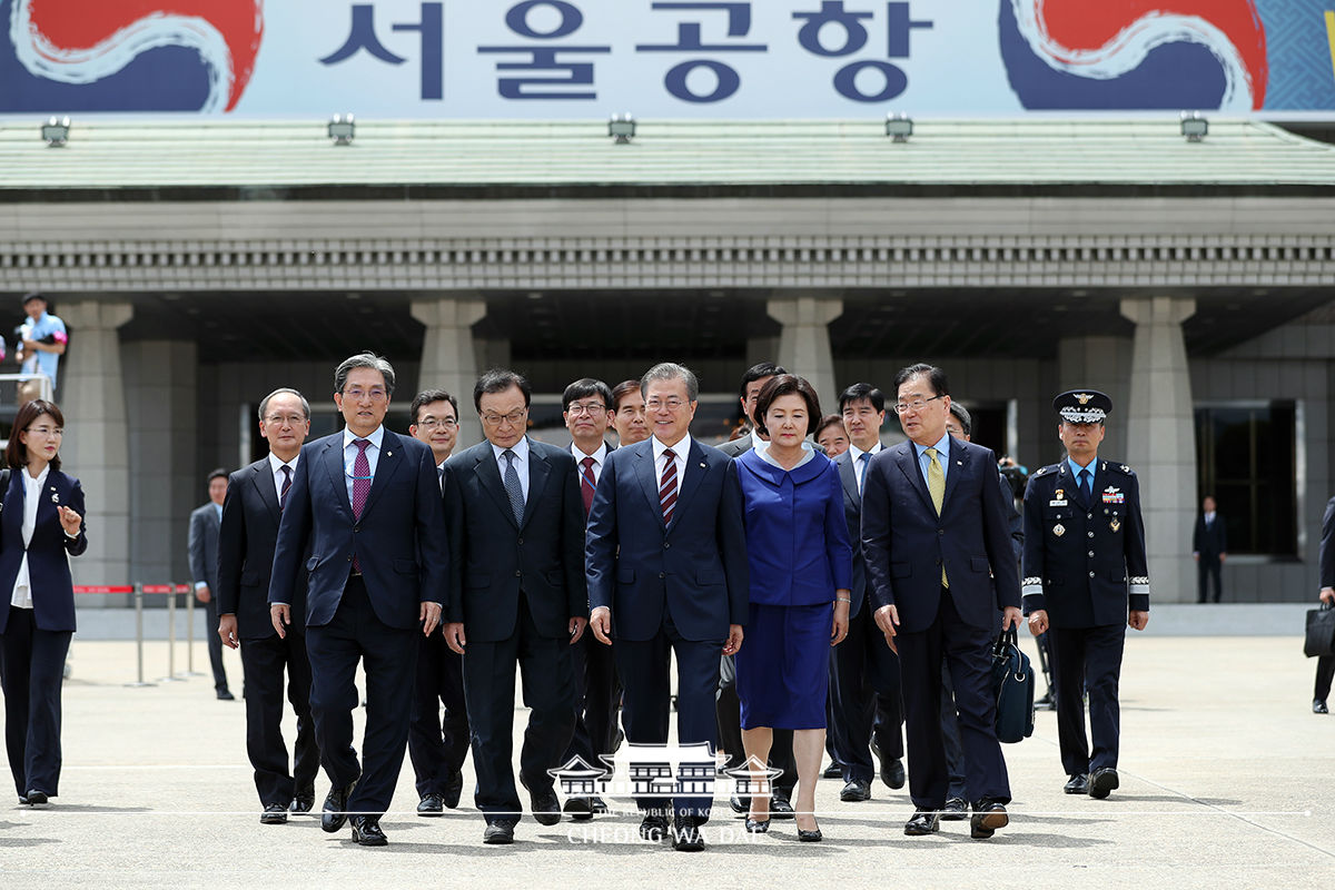 Departing from Seoul Air Base for Japan to attend the G20 Osaka Summit