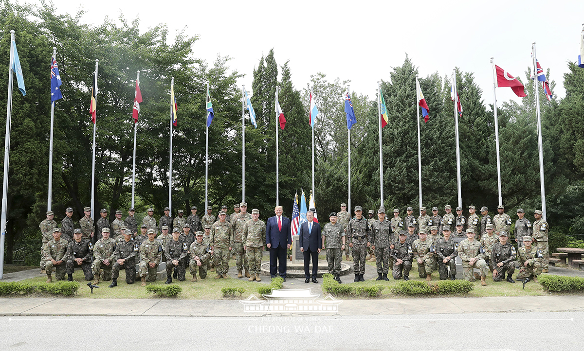 Visiting Camp Bonifas in Paju, Gyeonggi-do, together with U.S. President Donald Trump