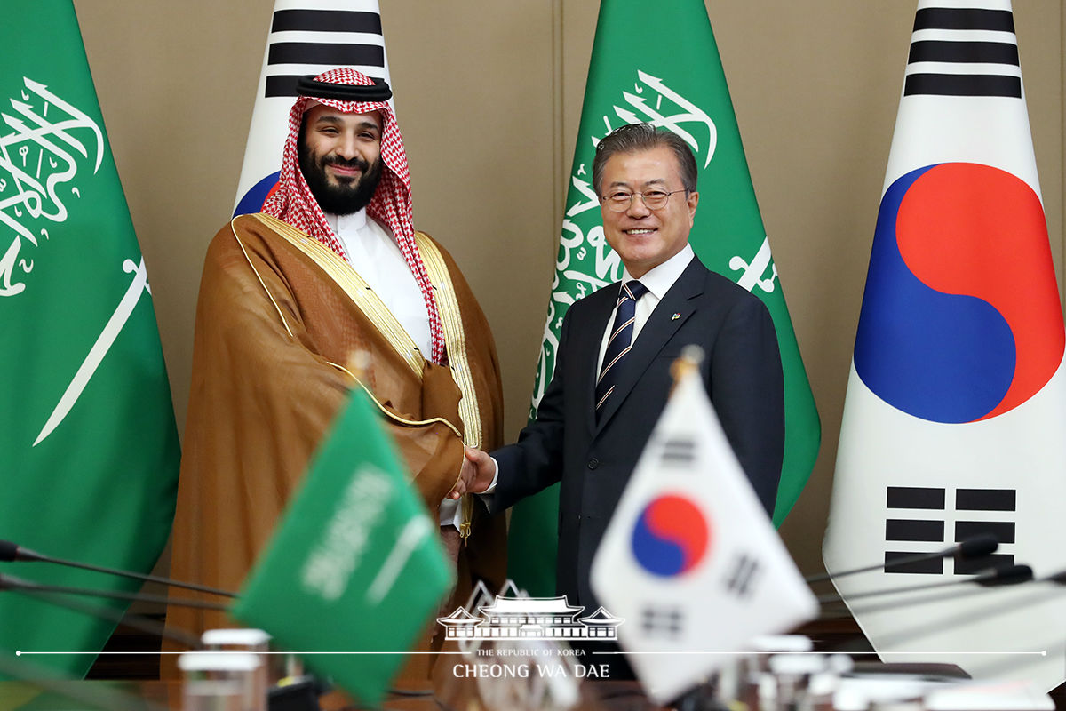 Holding talks with Saudi Arabia’s Crown Prince Mohammed bin Salman bin Abdulaziz Al Saud at Cheong Wa Dae