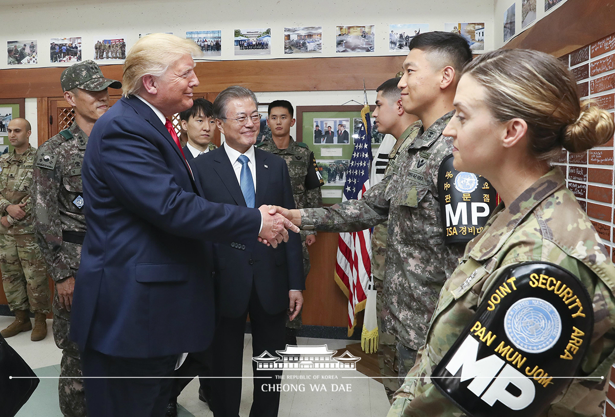 Visiting Camp Bonifas in Paju, Gyeonggi-do, together with U.S. President Donald Trump