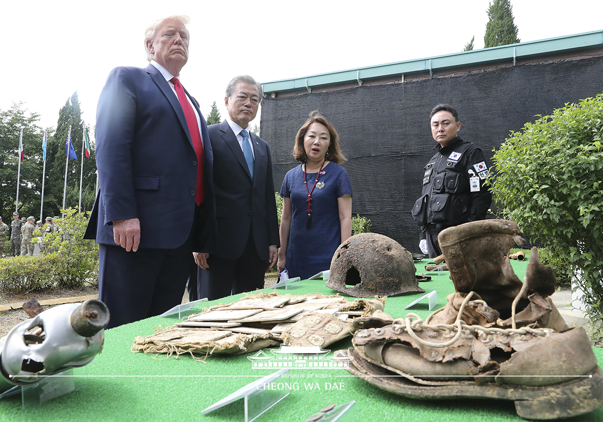 Visiting Camp Bonifas in Paju, Gyeonggi-do, together with U.S. President Donald Trump