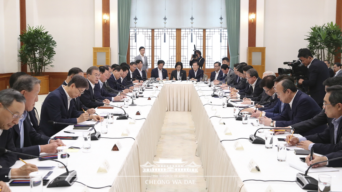 President Moon on July 10 hosts a meeting with Korean business leaders at Cheong Wa Dae.