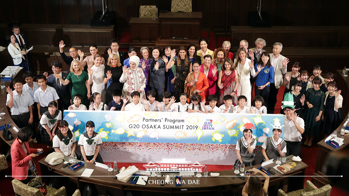 First Lady Kim Jung-sook attending a symposium on oceans as part of the G20 Summit Partners' Program at the Osaka Prefectural Assembly Hall