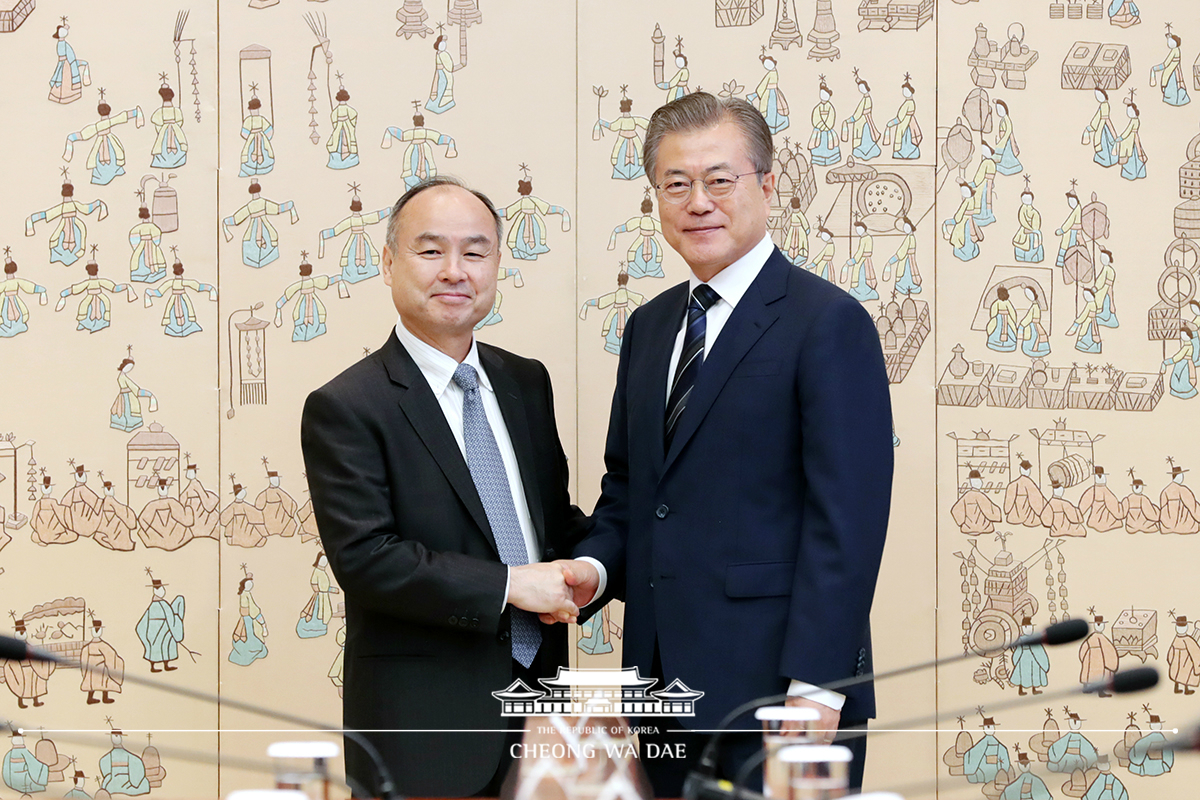 Meeting with the Chairman of SoftBank Group Masayoshi Son at Cheong Wa Dae