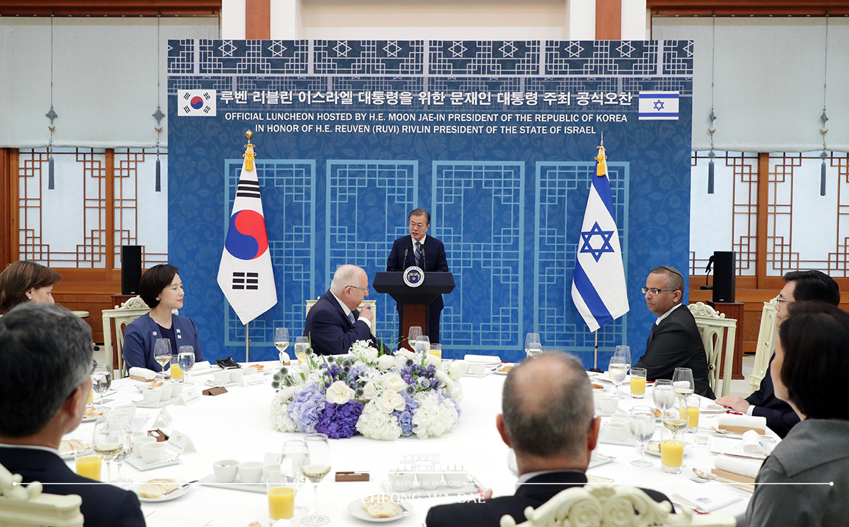 Official luncheon hosted by President Moon Jae-in for Israeli President Reuven Rivlin at Cheong Wa Dae