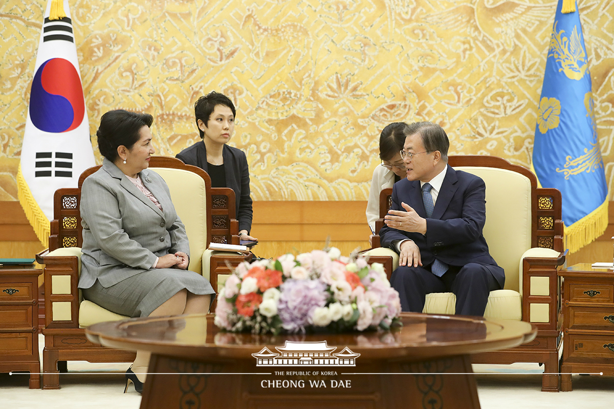 Meeting with Chairperson of the Senate of Uzbekistan Tanzila Norbaeva at Cheong Wa Dae