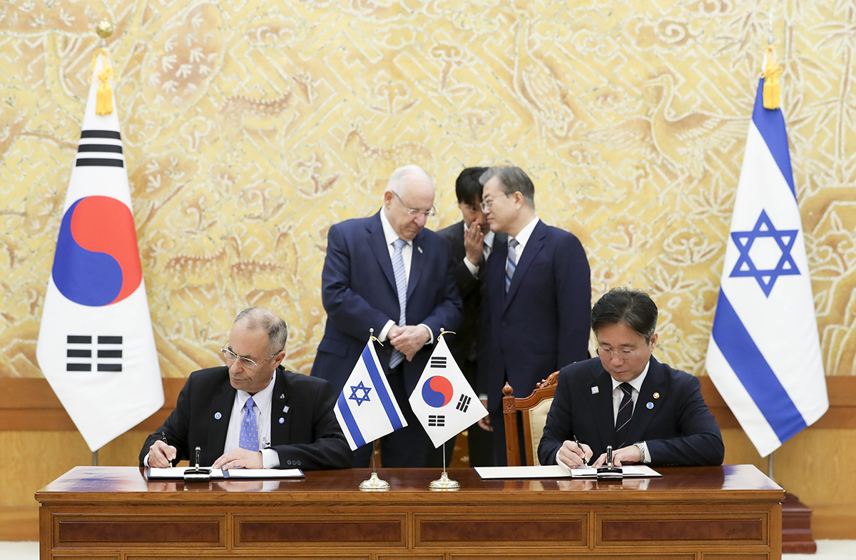 Korea-Israel MOU signing ceremony at Cheong Wa Dae