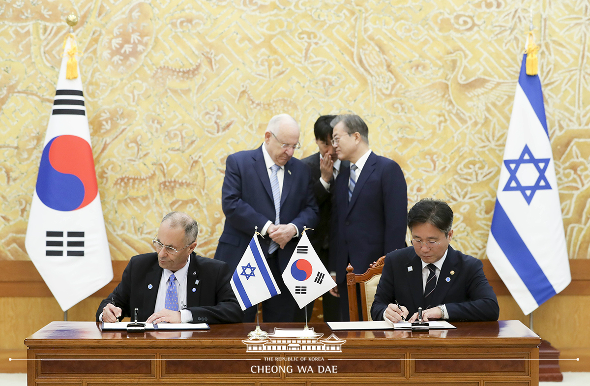 Korea-Israel MOU signing ceremony at Cheong Wa Dae