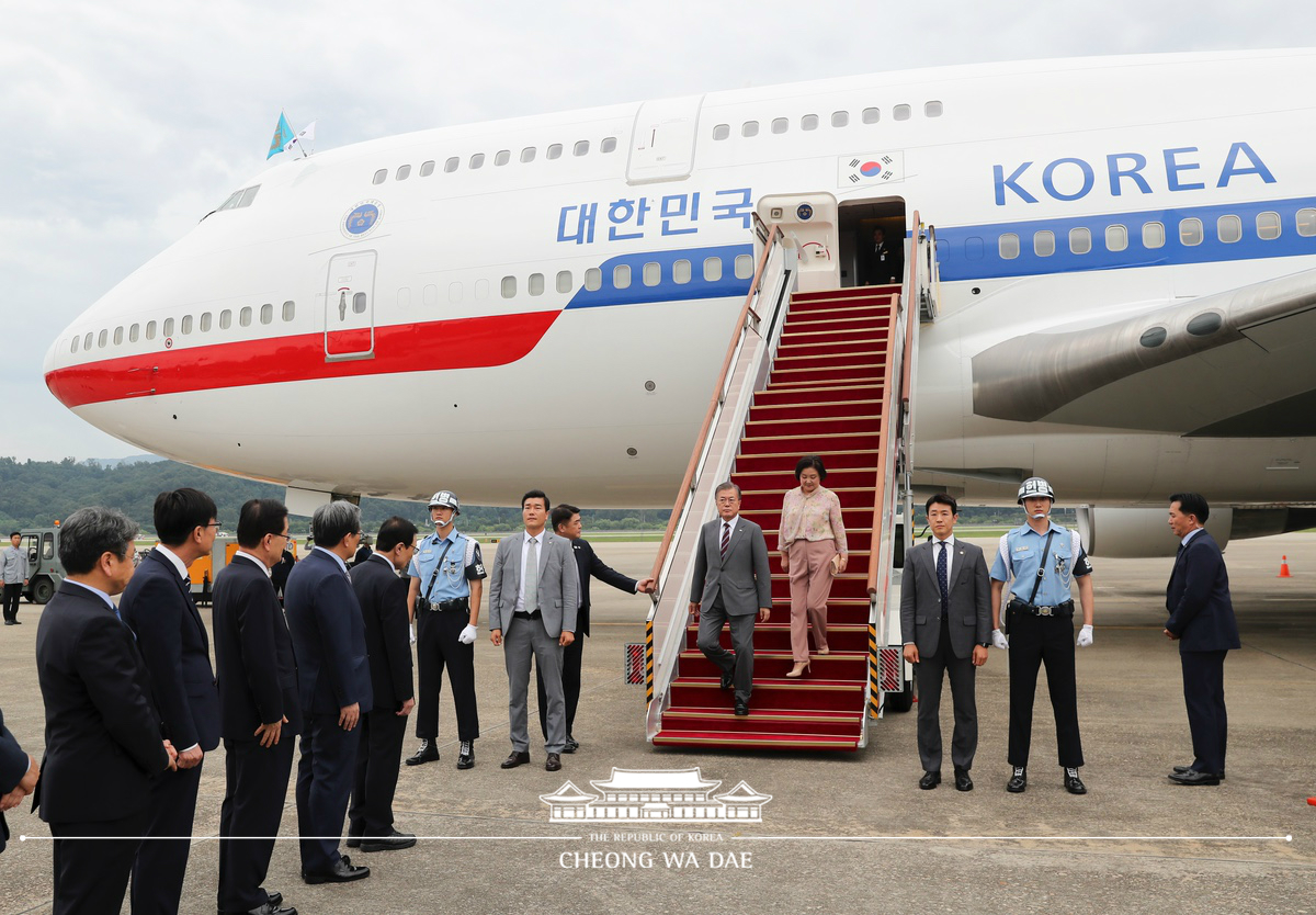 Arriving at Seoul Air Base from visits to three ASEAN member states