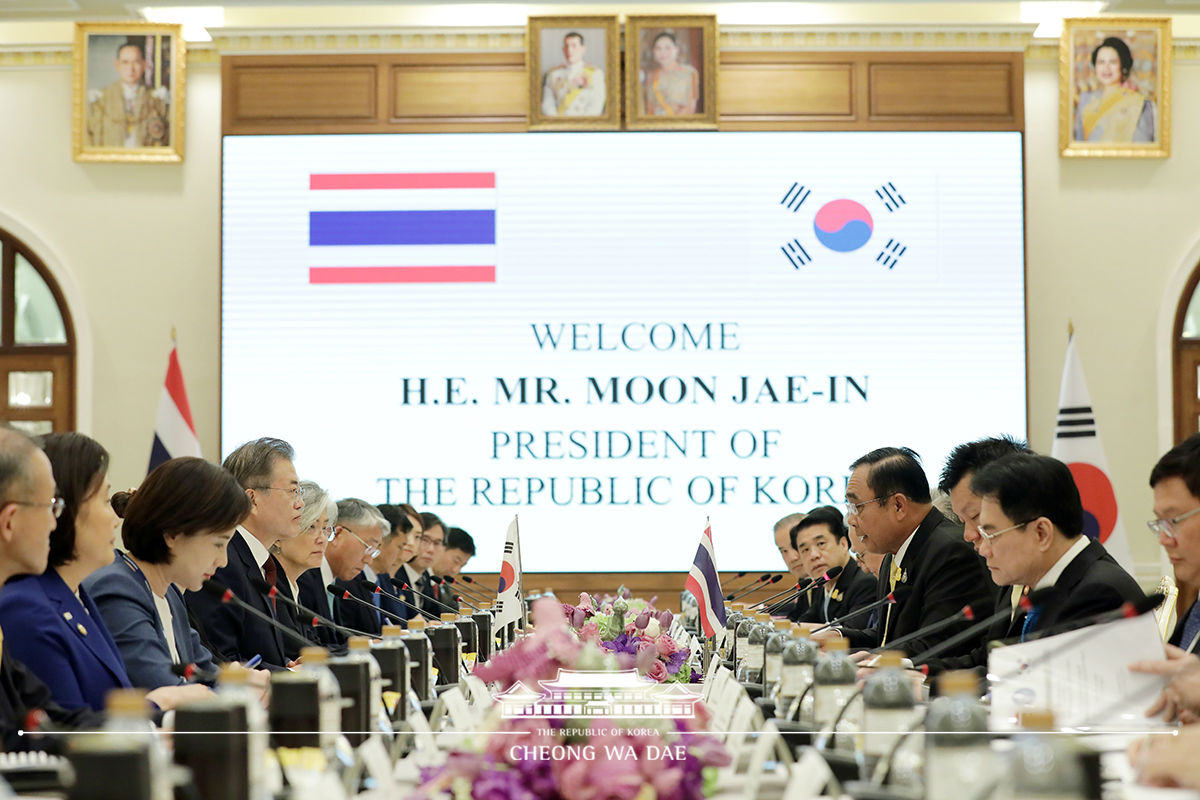 Attending the Korea-Thailand summit in Bangkok 