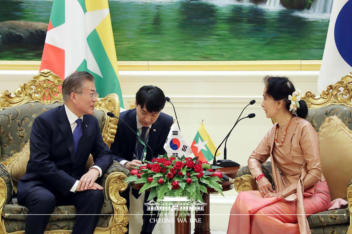 Meeting with Myanmar's State Counsellor Daw Aung San Suu Kyi at the Presidential Palace in Nay Pyi Taw 