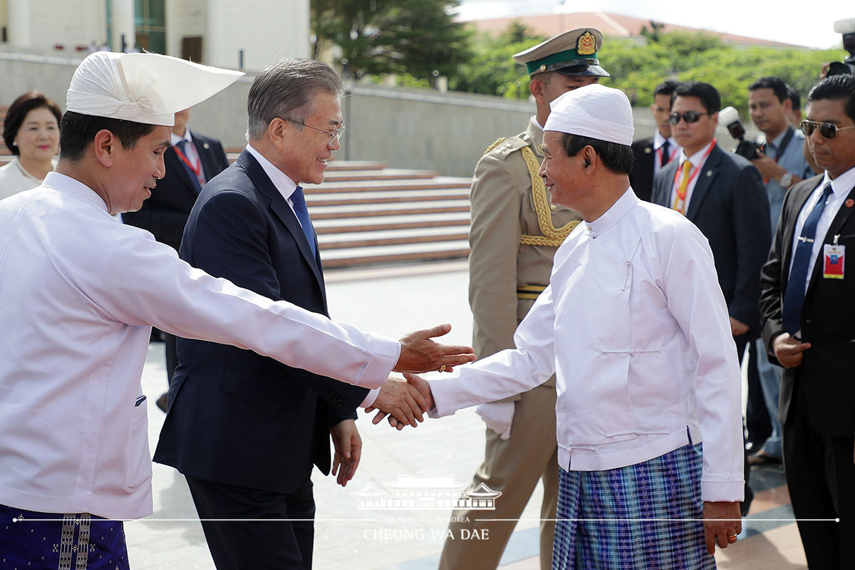 Attending the official welcoming ceremony at the Presidential Palace in Nay Pyi Taw, Myanmar 