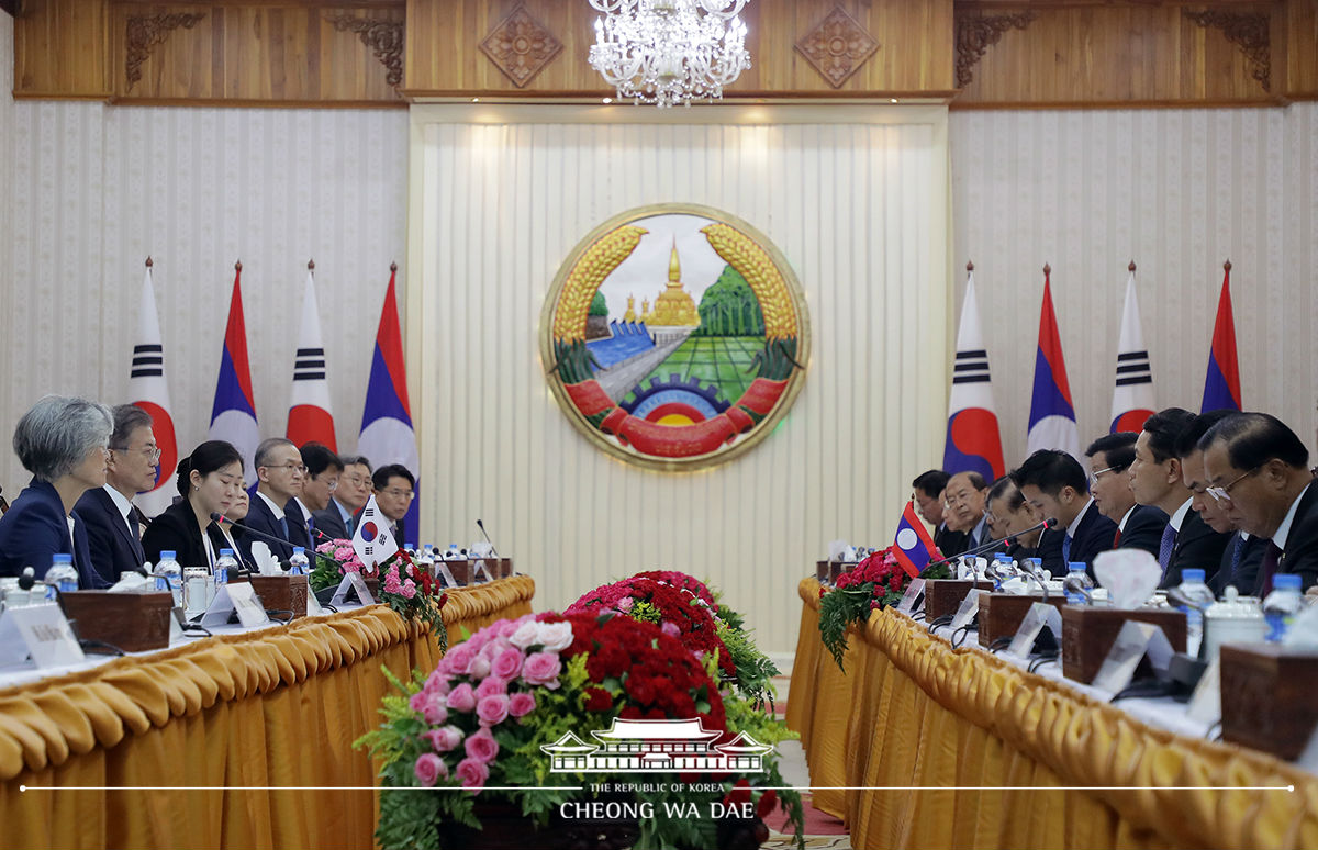 Meeting with Lao Prime Minister Thongloun Sisoulith at the Prime Minister’s office in Vientiane, Laos 