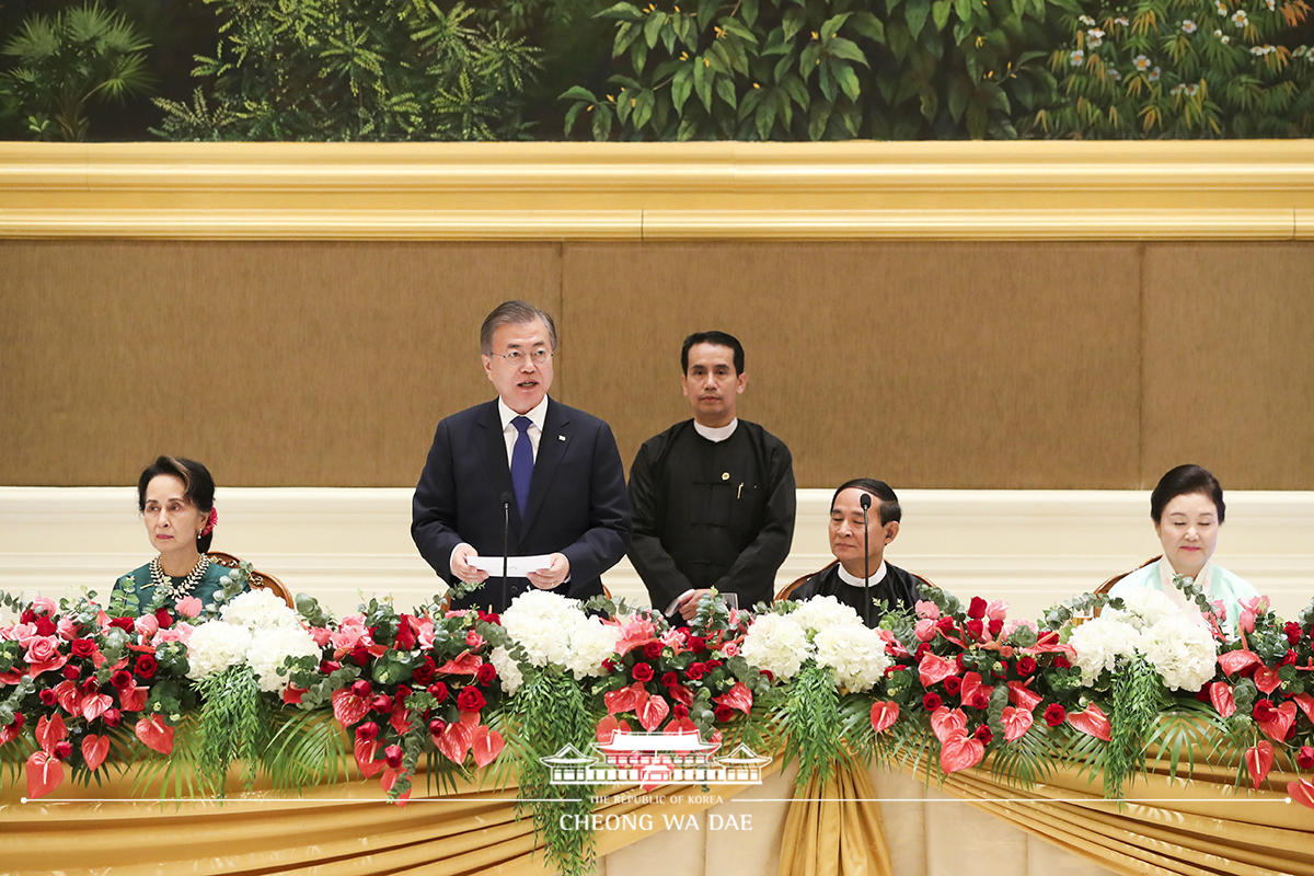 Attending a state dinner hosted by President U Win Myint of Myanmar 