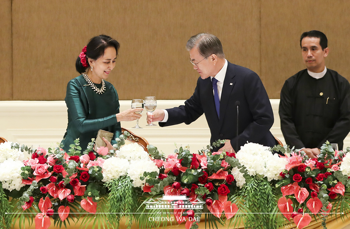 Attending a state dinner hosted by President U Win Myint of Myanmar 