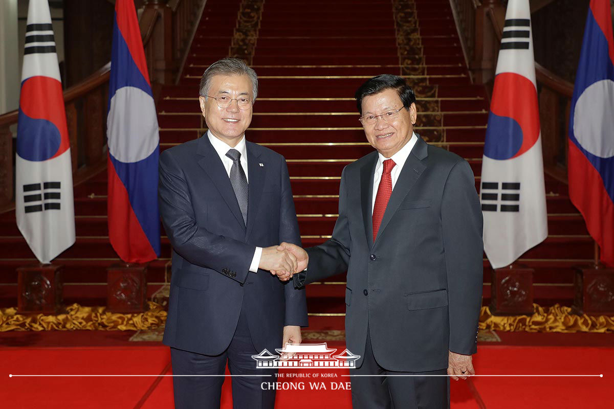 Meeting with Lao Prime Minister Thongloun Sisoulith at the Prime Minister’s office in Vientiane, Laos 