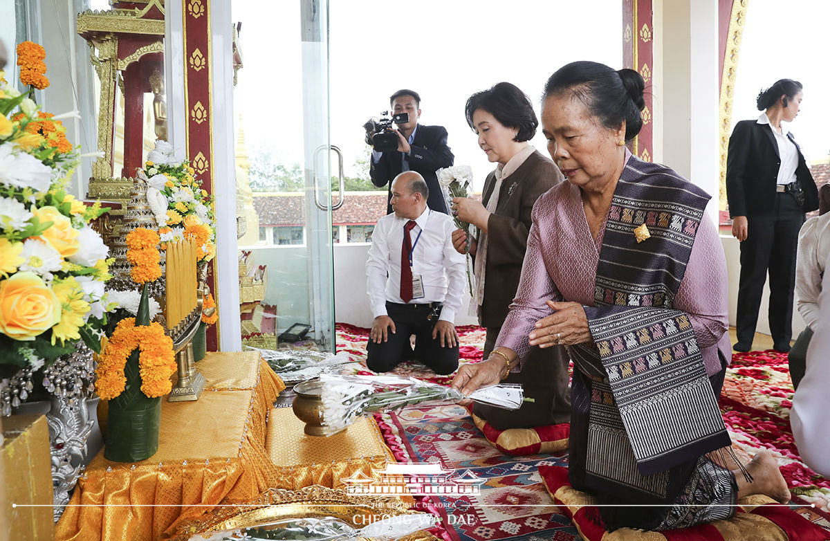 First Lady Kim Jung-sook visiting That Luang Temple in Vientiane, Laos