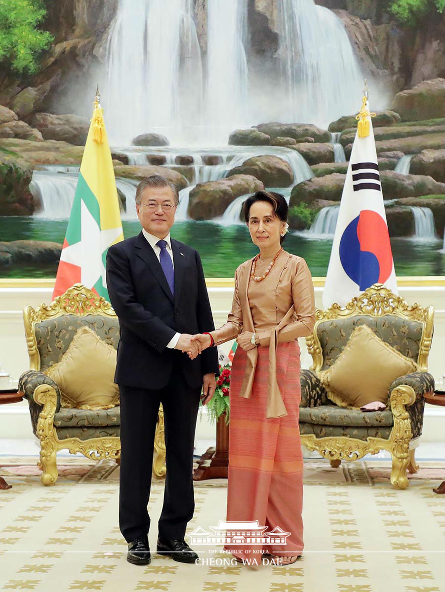 Meeting with Myanmar's State Counsellor Daw Aung San Suu Kyi at the Presidential Palace in Nay Pyi Taw 