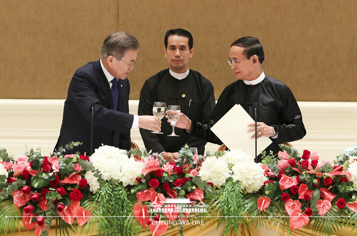 Attending a state dinner hosted by President U Win Myint of Myanmar 