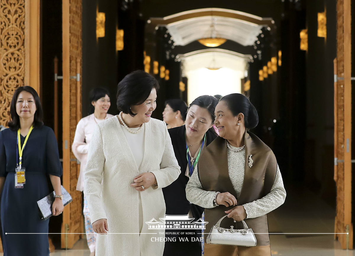 First Lady Kim Jung-sook visiting the National Museum in Nay Pyi Taw, Myanmar 