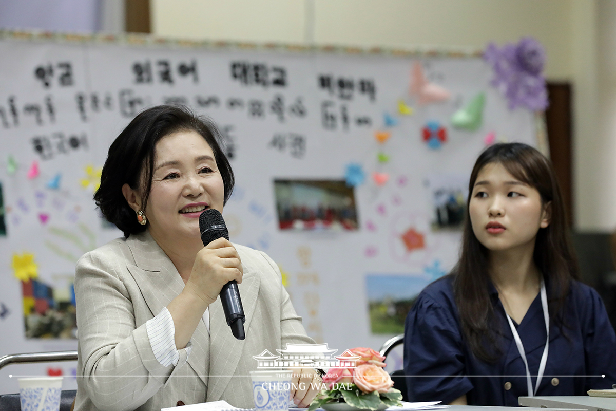 First Lady Kim Jung-sook visiting Yangon University of Foreign Languages in Myanmar 